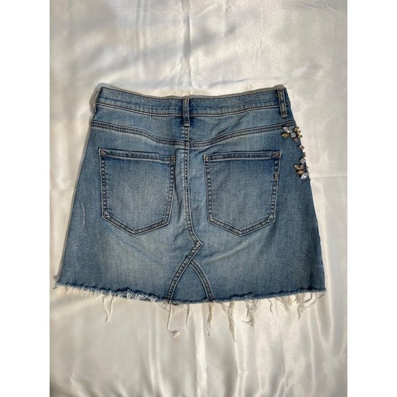 EXPRESS Bedazzled Gemstone Jean Mini Skirt Distressed Raw Hem Medium Light Sz 4 - Picture 6 of 16